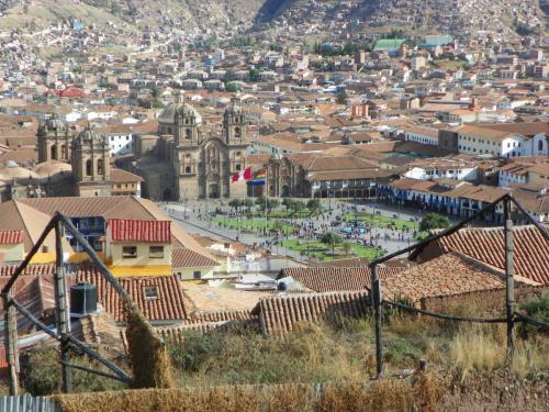 A close-up shot of the Plaza Del Armes from the hostel in Cusco, Peru.